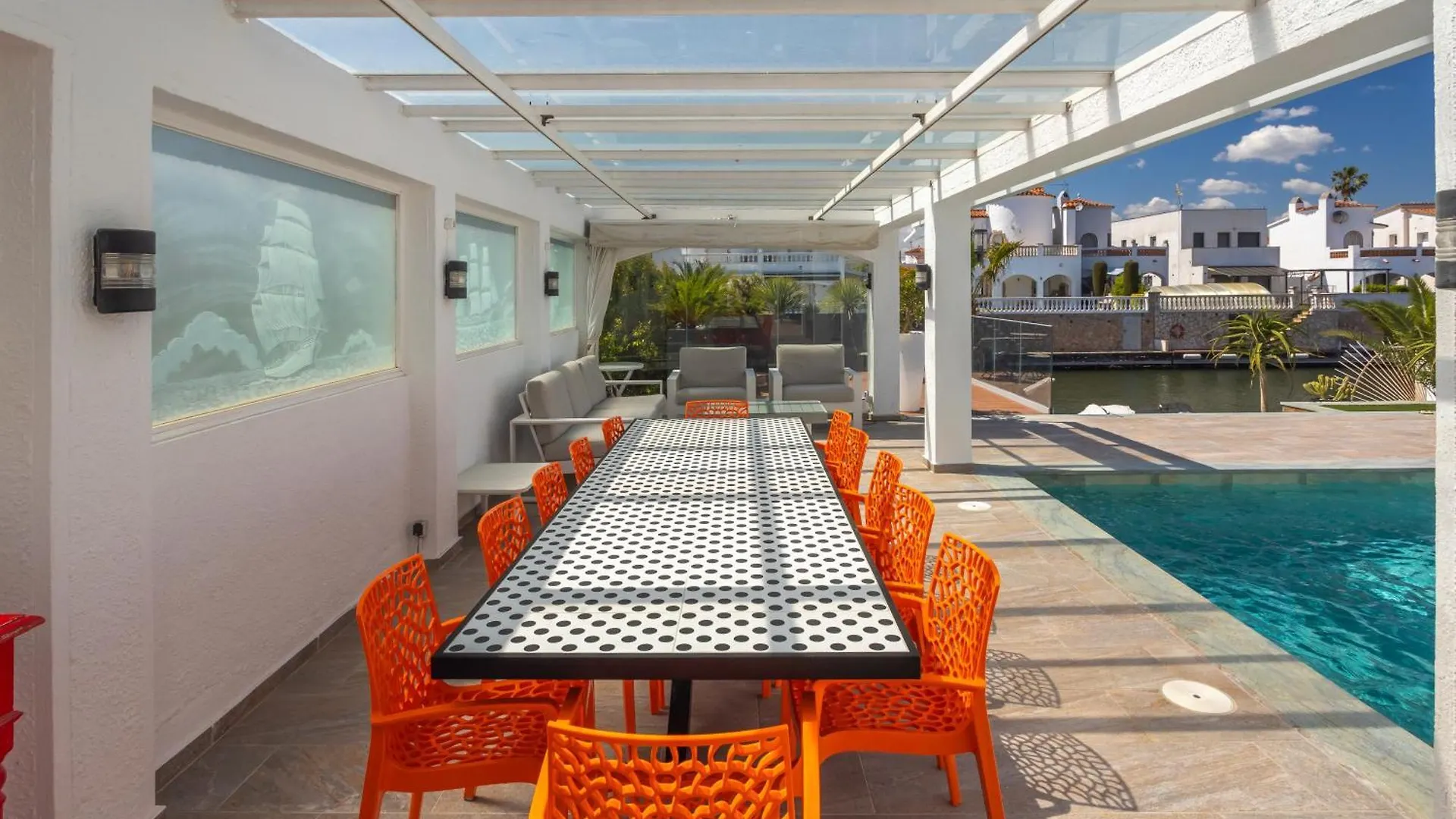 V028 - Empuries Villa Empuriabrava Spain